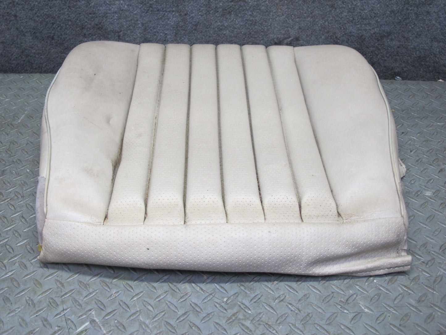 90-95 Mercedes W124 300D Front Right Seat Lower Leather Cushion Beige OEM