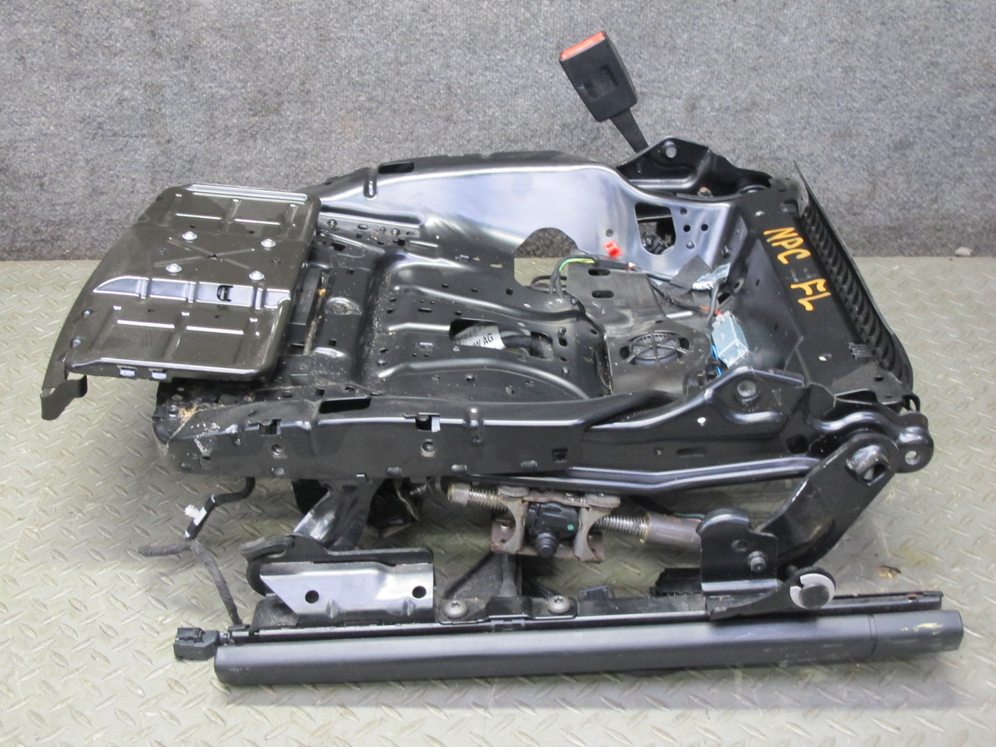 11-18 Porsche Cayenne 958 Front Left Side Lower Seat Rail Frame Track W/ Motor