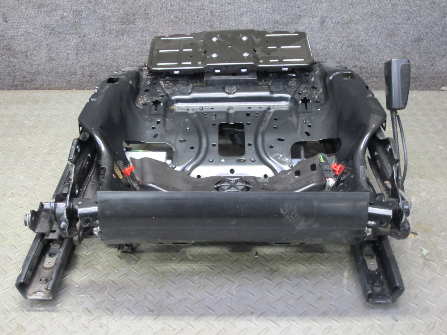 11-18 Porsche Cayenne 958 Front Left Side Lower Seat Rail Frame Track W/ Motor