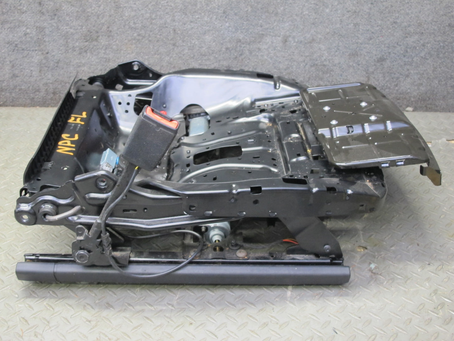11-18 Porsche Cayenne 958 Front Left Side Lower Seat Rail Frame Track W/ Motor