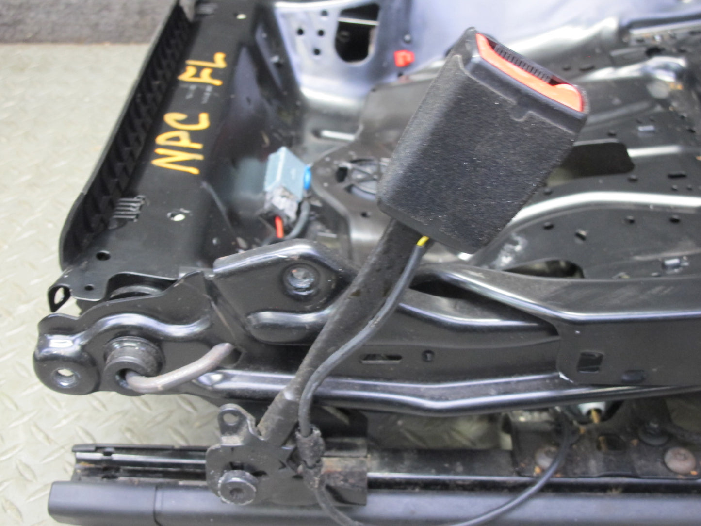 11-18 Porsche Cayenne 958 Front Left Side Lower Seat Rail Frame Track W/ Motor