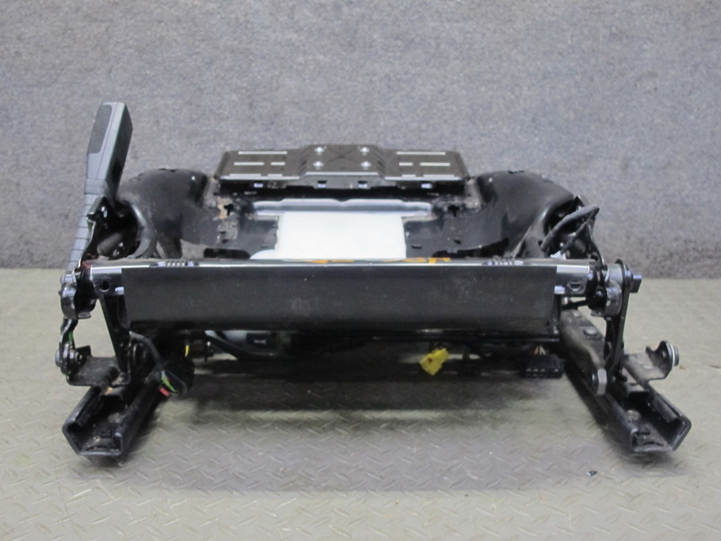 11-18 Porsche Cayenne 958 Front Right Side Lower Seat Rail Frame Track W/ Motor