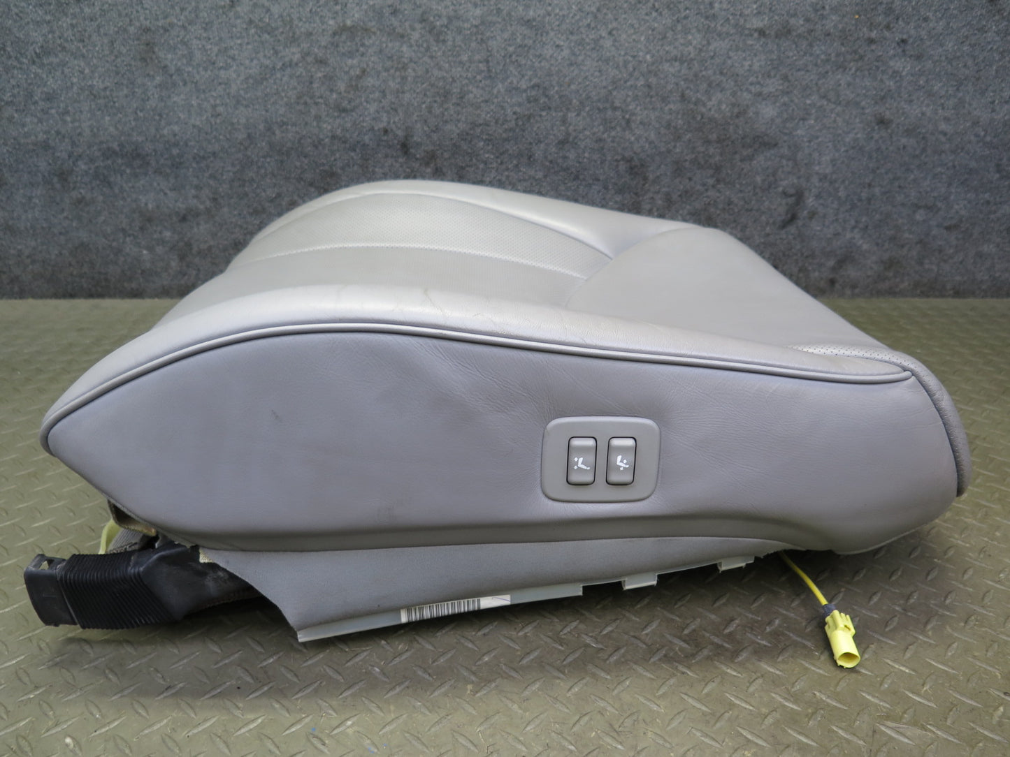 04-06 Lexus UCF30L LS430 Front Right Seat Upper Leather Cushion Ash OEM