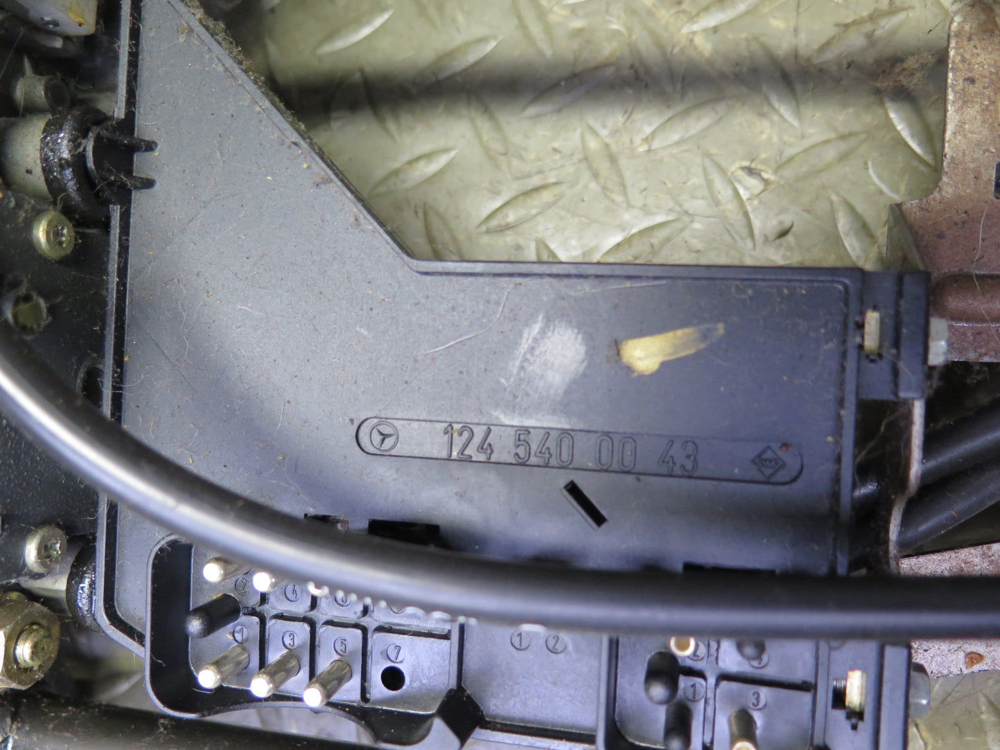 90-95 Mercedes W124 300D Front Left Driver Seat Frame Track Rail w Motor OEM