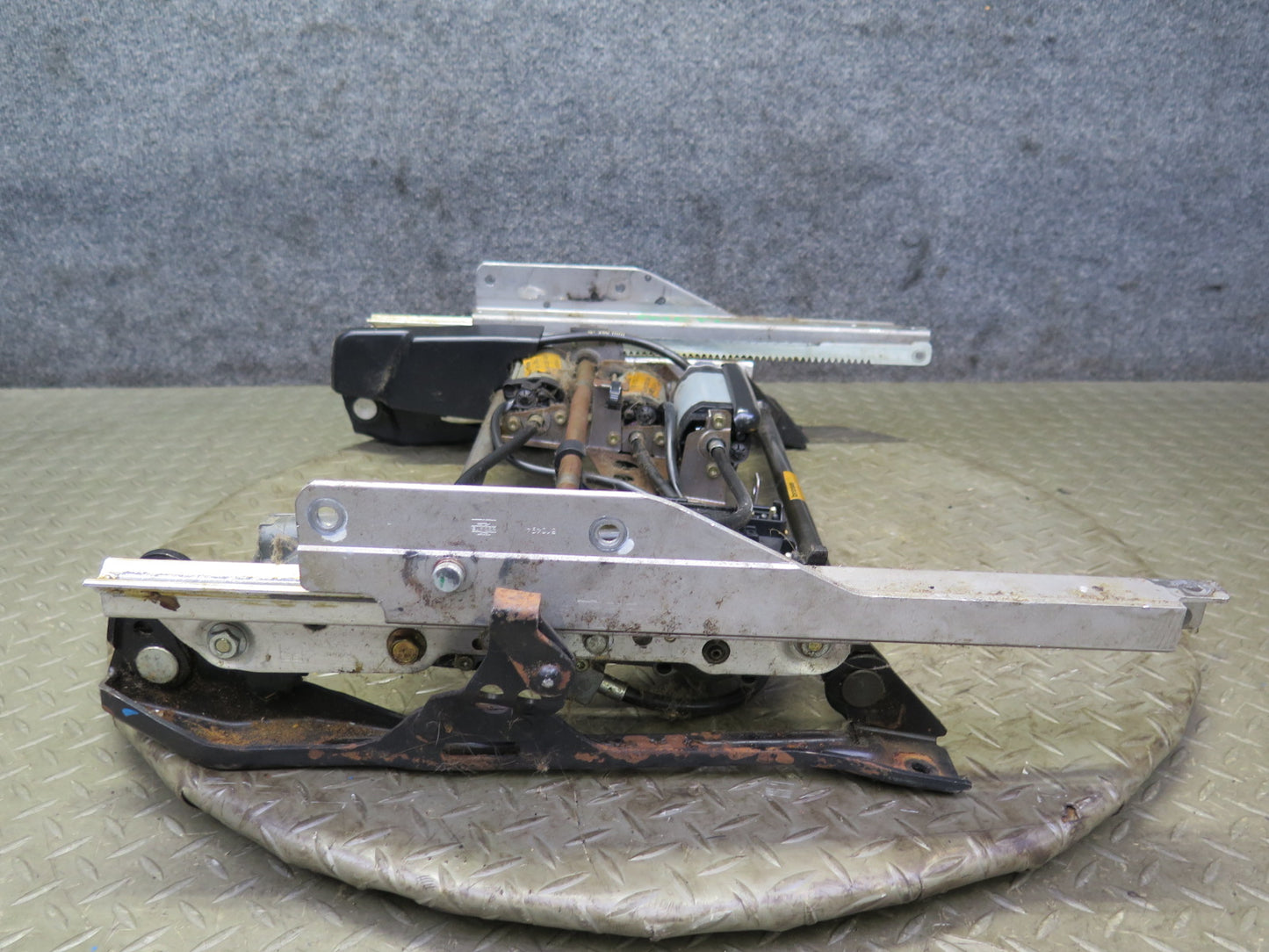 90-95 Mercedes W124 300D Front Left Driver Seat Frame Track Rail w Motor OEM