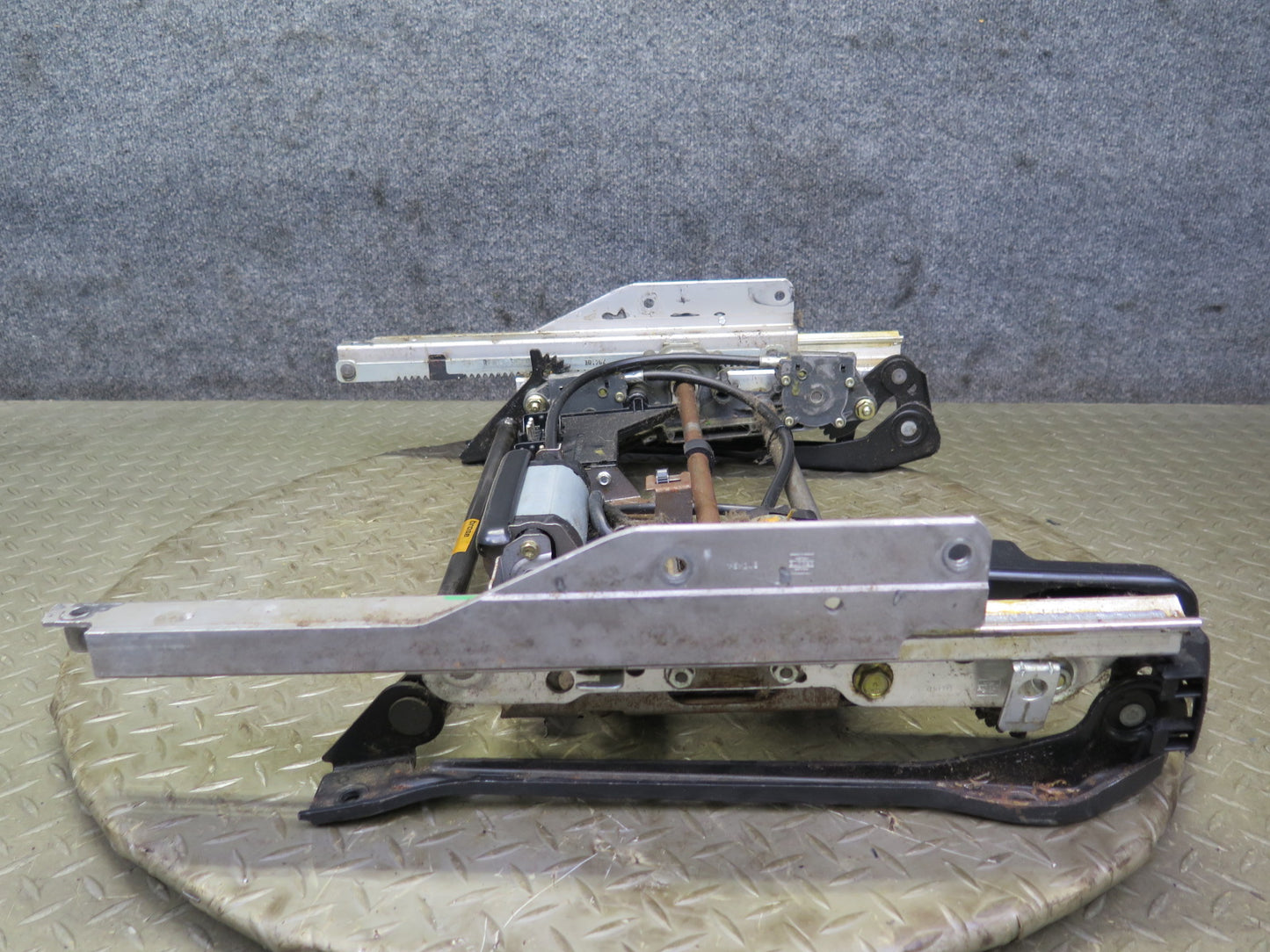 90-95 Mercedes W124 300D Front Left Driver Seat Frame Track Rail w Motor OEM