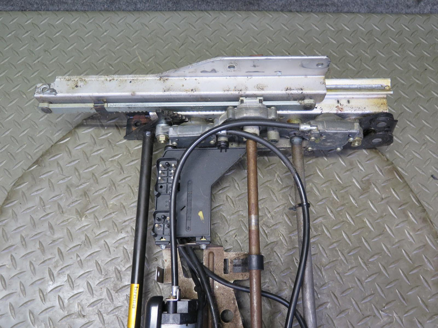 90-95 Mercedes W124 300D Front Left Driver Seat Frame Track Rail w Motor OEM