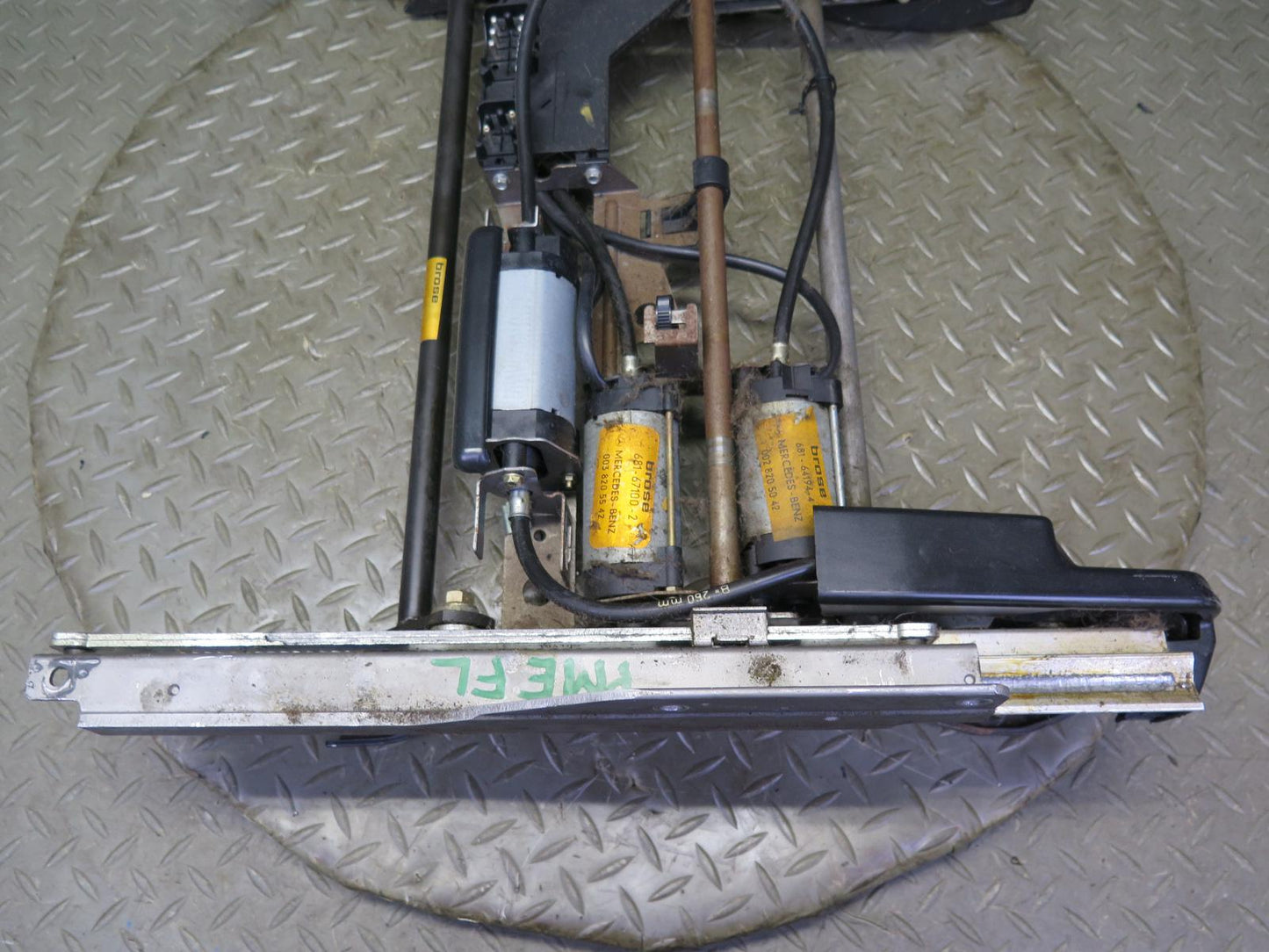 90-95 Mercedes W124 300D Front Left Driver Seat Frame Track Rail w Motor OEM