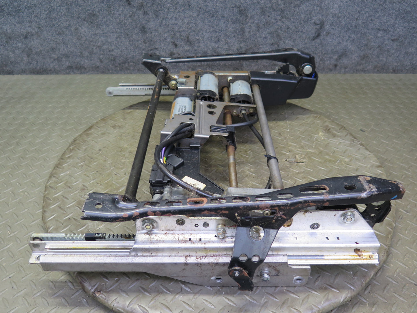 90-95 Mercedes W124 300D Front Left Driver Seat Frame Track Rail w Motor OEM