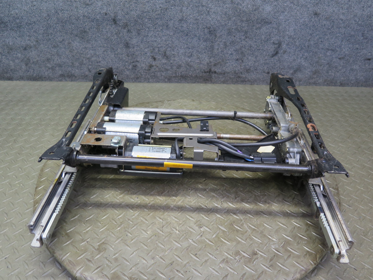 90-95 Mercedes W124 300D Front Left Driver Seat Frame Track Rail w Motor OEM