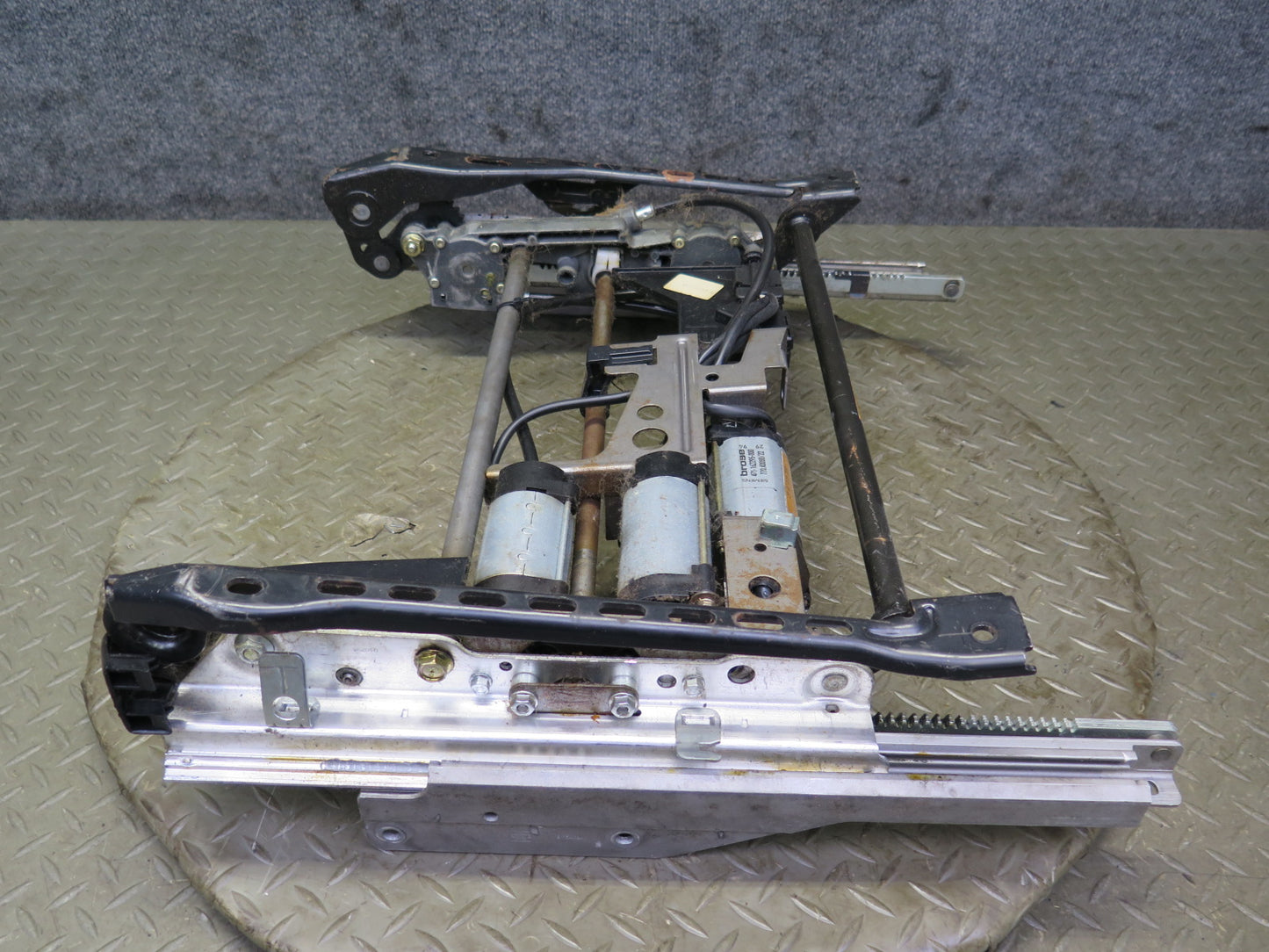 90-95 Mercedes W124 300D Front Left Driver Seat Frame Track Rail w Motor OEM