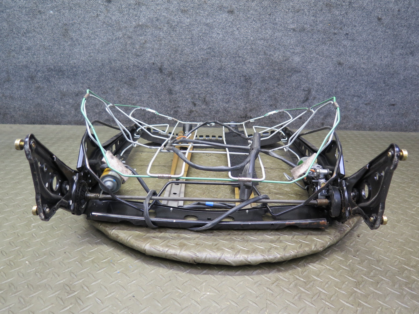 90-95 Mercedes W124 300D Front Right Seat Upper Spring Frame w Motor OEM