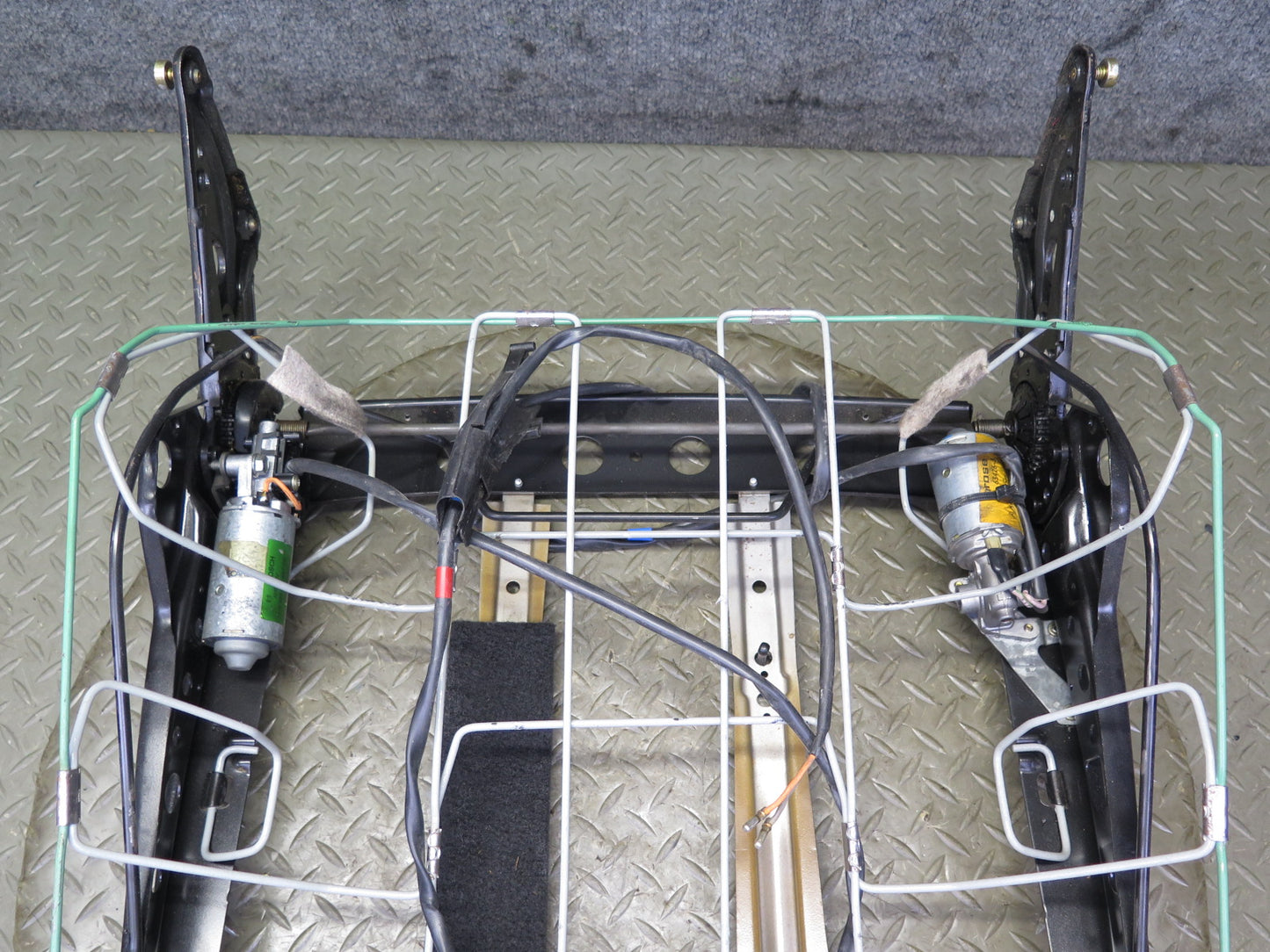 90-95 Mercedes W124 300D Front Right Seat Upper Spring Frame w Motor OEM