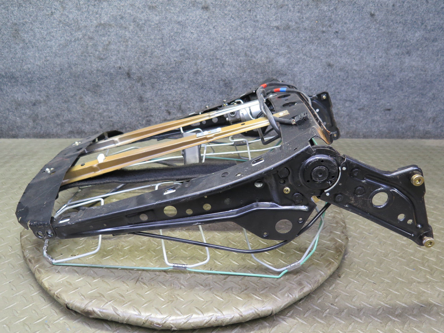 90-95 Mercedes W124 300D Front Right Seat Upper Spring Frame w Motor OEM