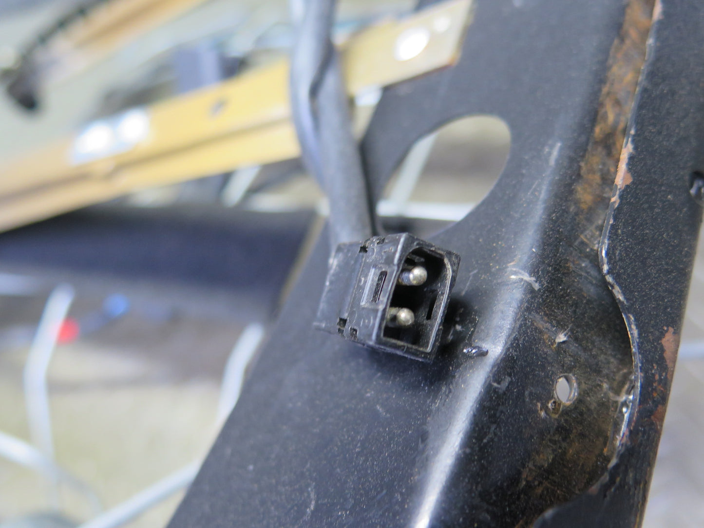 90-95 Mercedes W124 300D Front Right Seat Upper Spring Frame w Motor OEM