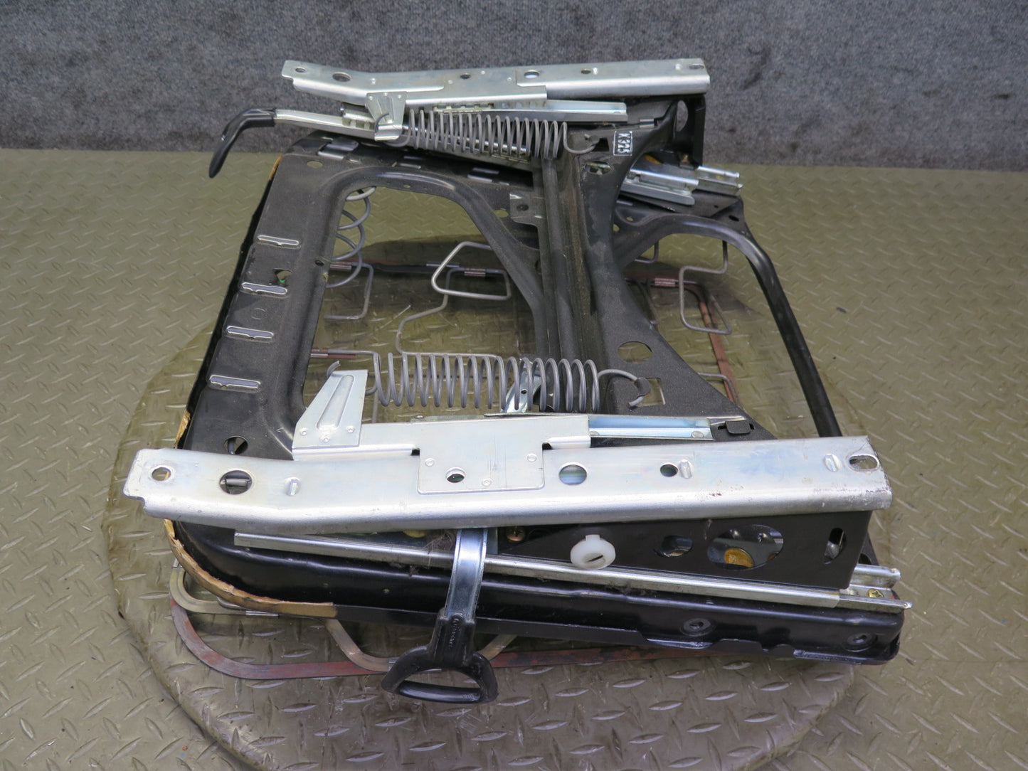 82-85 Mercedes W123 300D Sedan Front Right Passanger Seat Frame Track Rail OEM