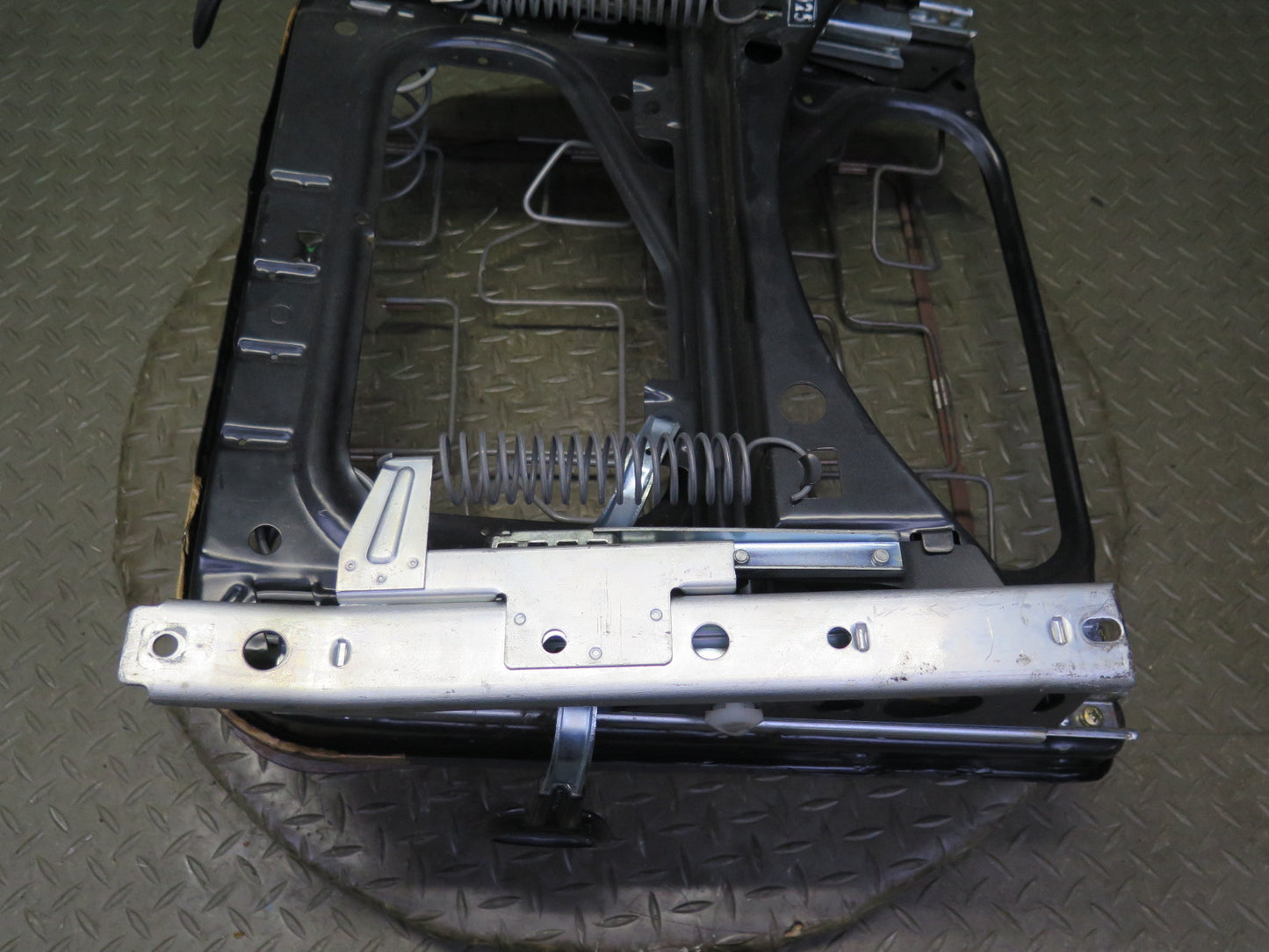 82-85 Mercedes W123 300D Sedan Front Right Passanger Seat Frame Track Rail OEM