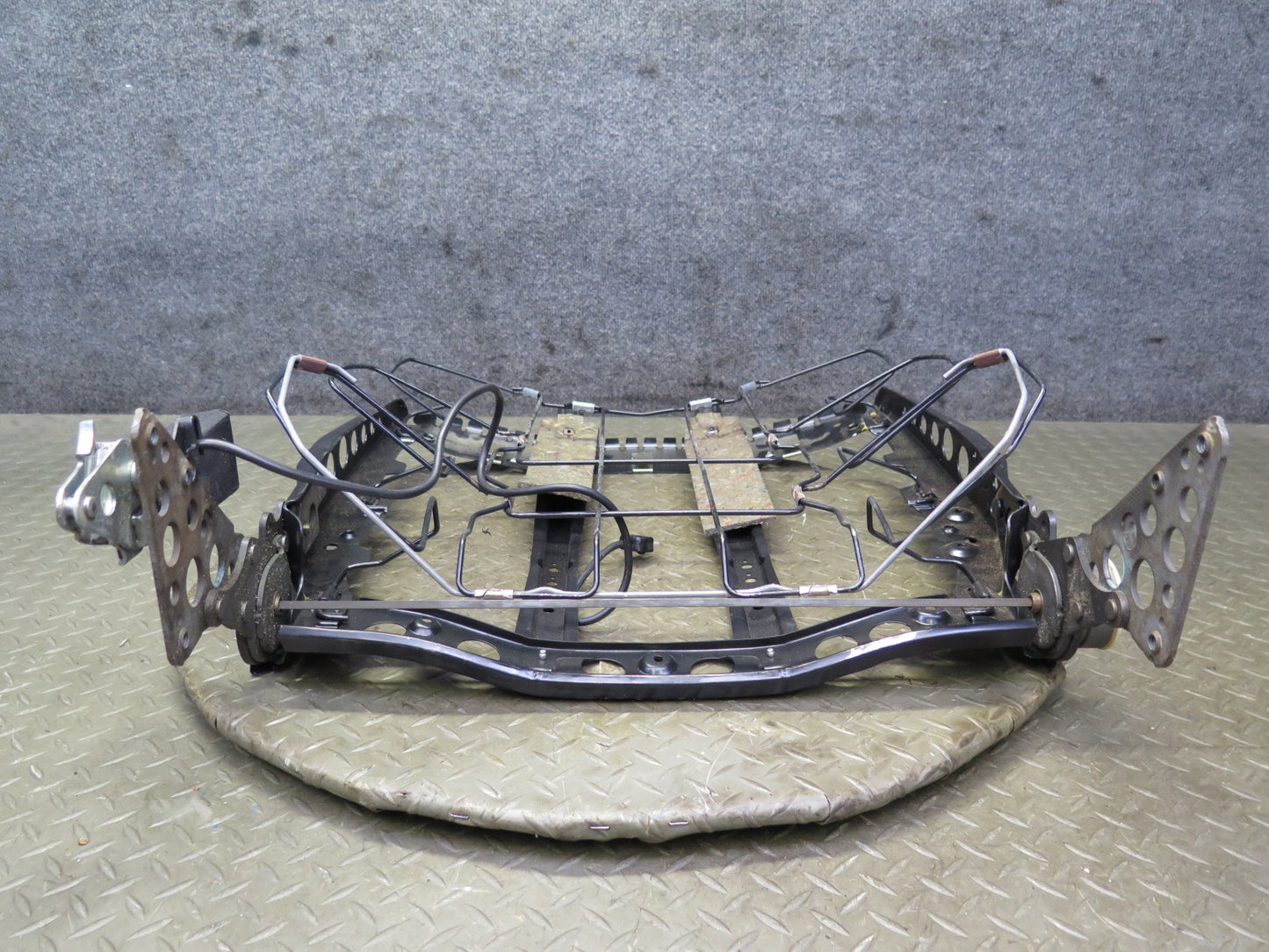82-85 Mercedes W123 Front Left Driver Side Upper Seat Frame OEM
