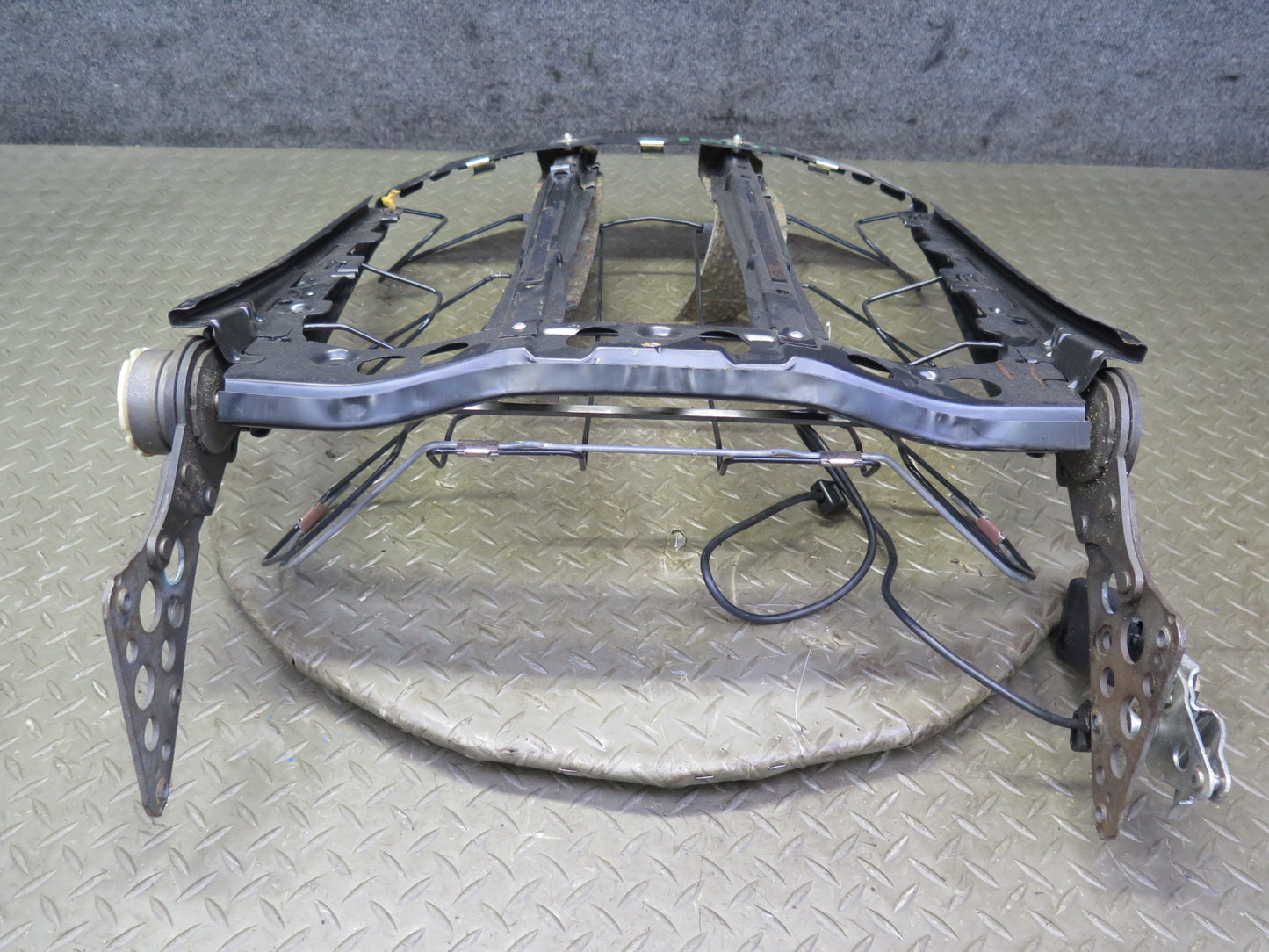 82-85 Mercedes W123 Front Left Driver Side Upper Seat Frame OEM