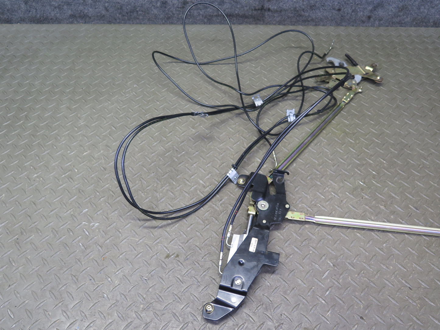 03-12 Mercedes R230 Sl-class Convertible TOP Roof Lock Latch w Lines OEM