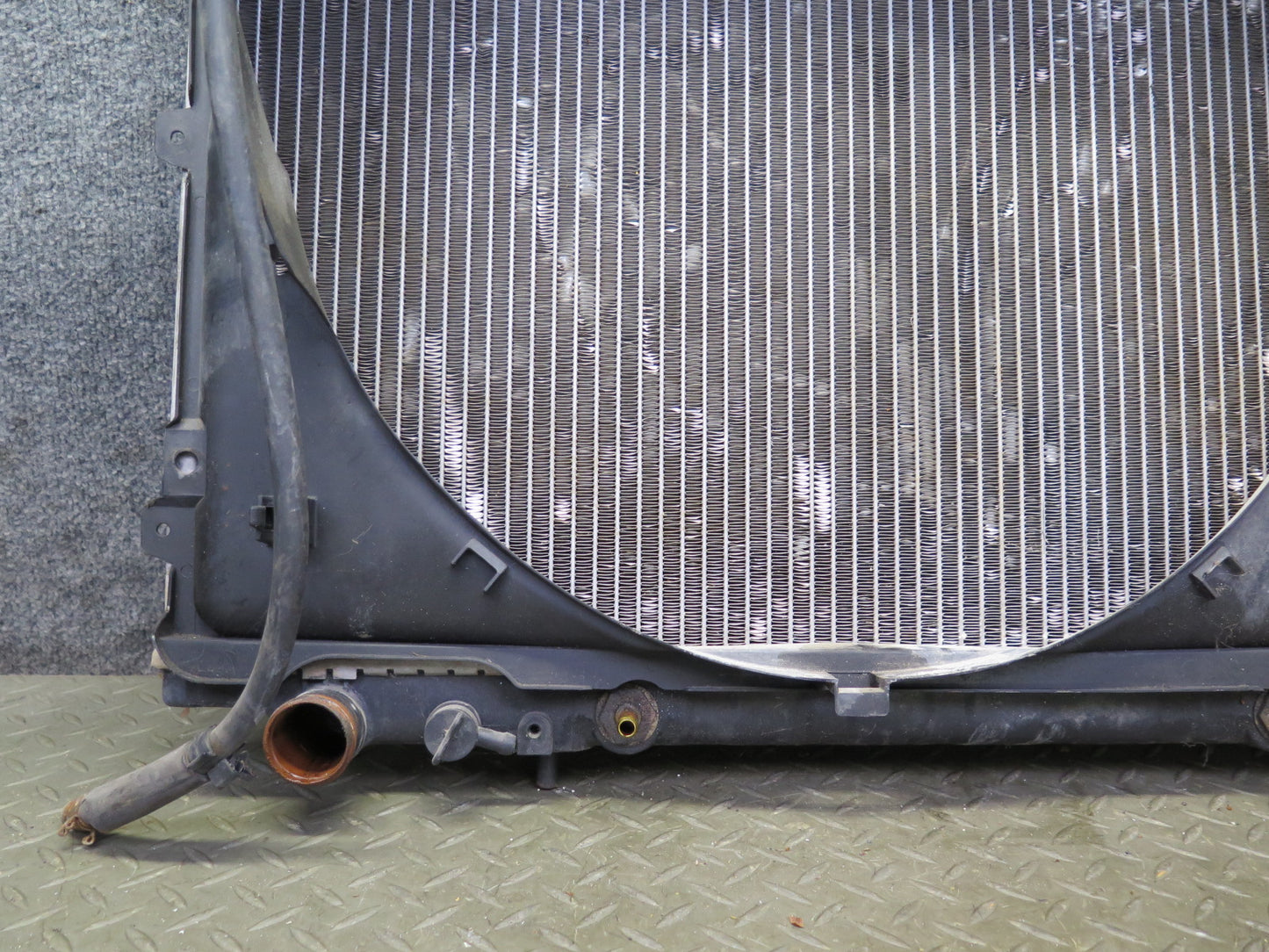 90-96 Nissan Z32 300ZX NON Turbo A/T Engine Cooling Radiator w Shroud OEM
