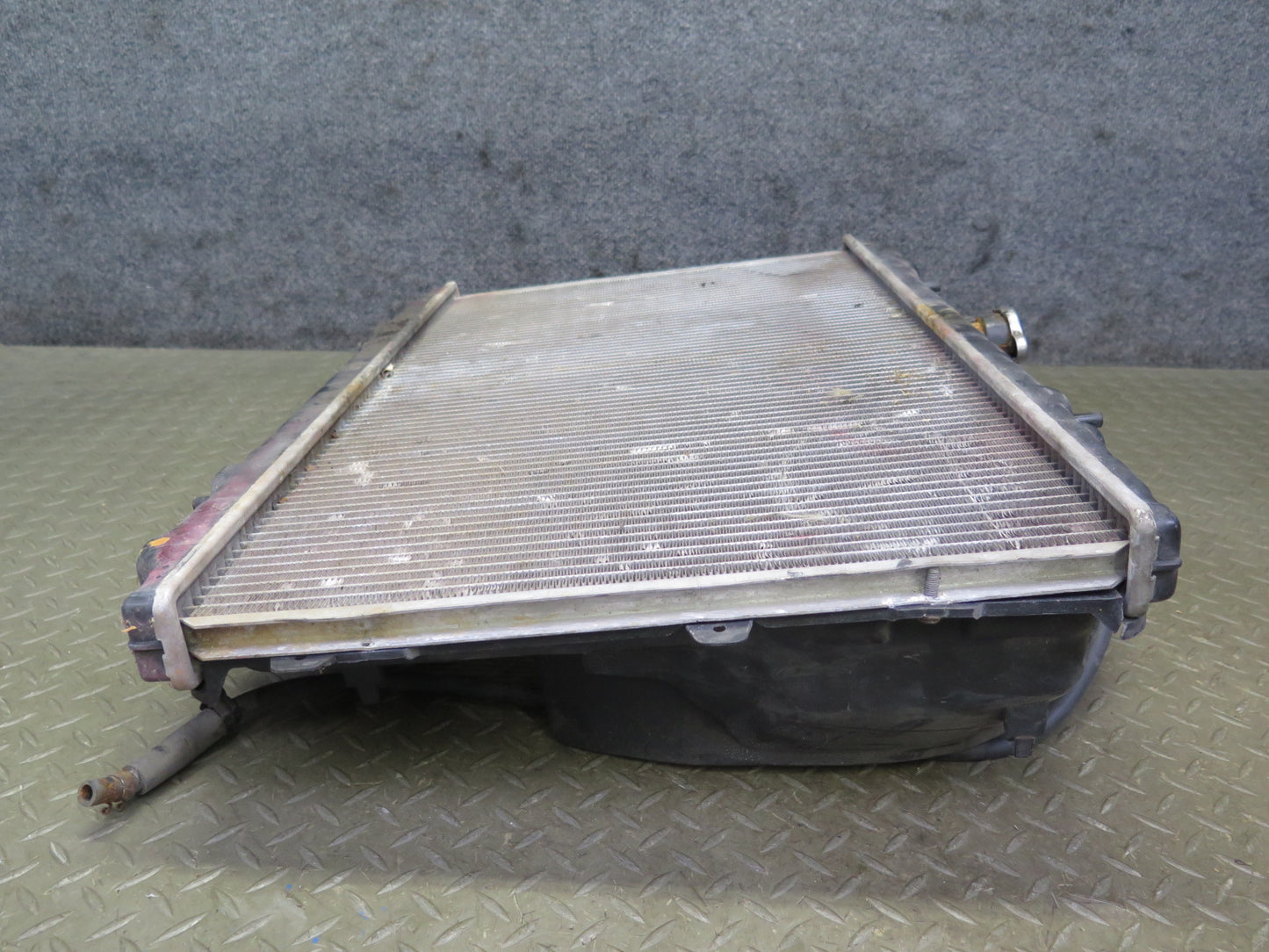 90-96 Nissan Z32 300ZX NON Turbo A/T Engine Cooling Radiator w Shroud OEM