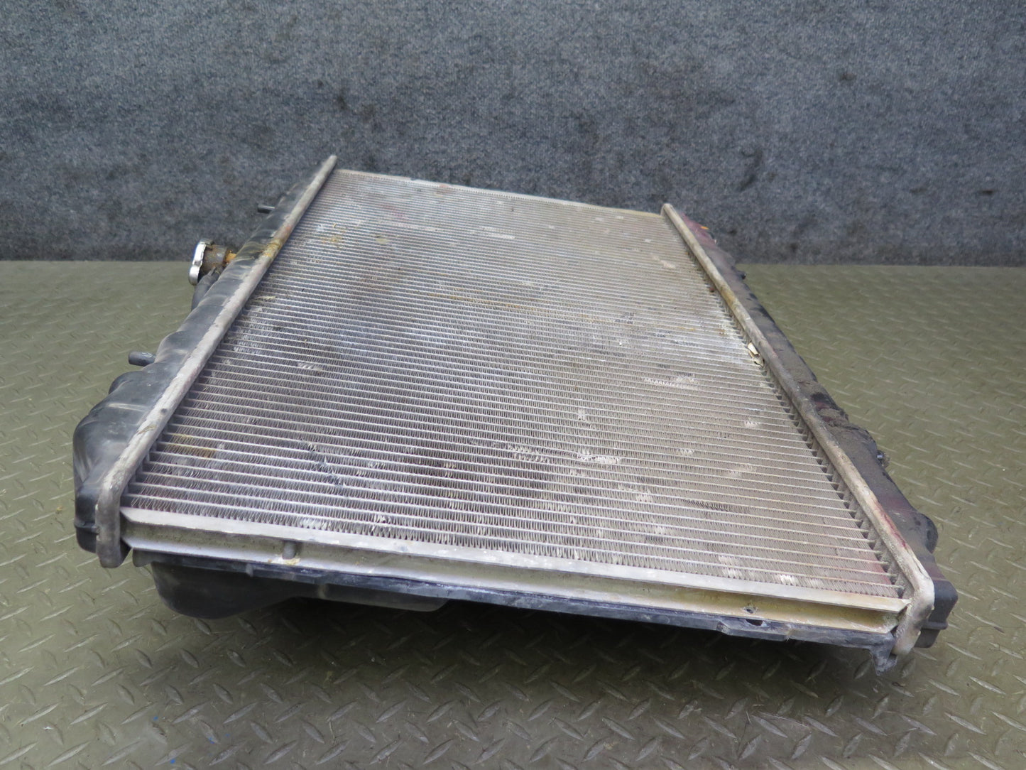 90-96 Nissan Z32 300ZX NON Turbo A/T Engine Cooling Radiator w Shroud OEM