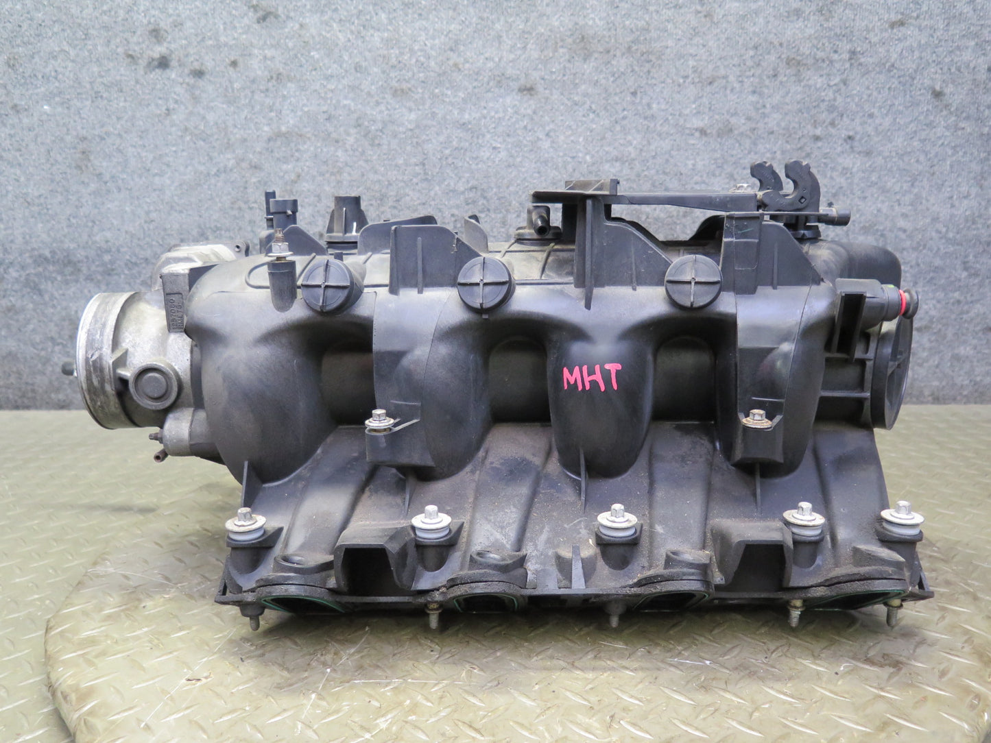 2004-2007 Hummer H2 6.0L V8 Engine Motor Air Intake Manifold W/ Throttle Body