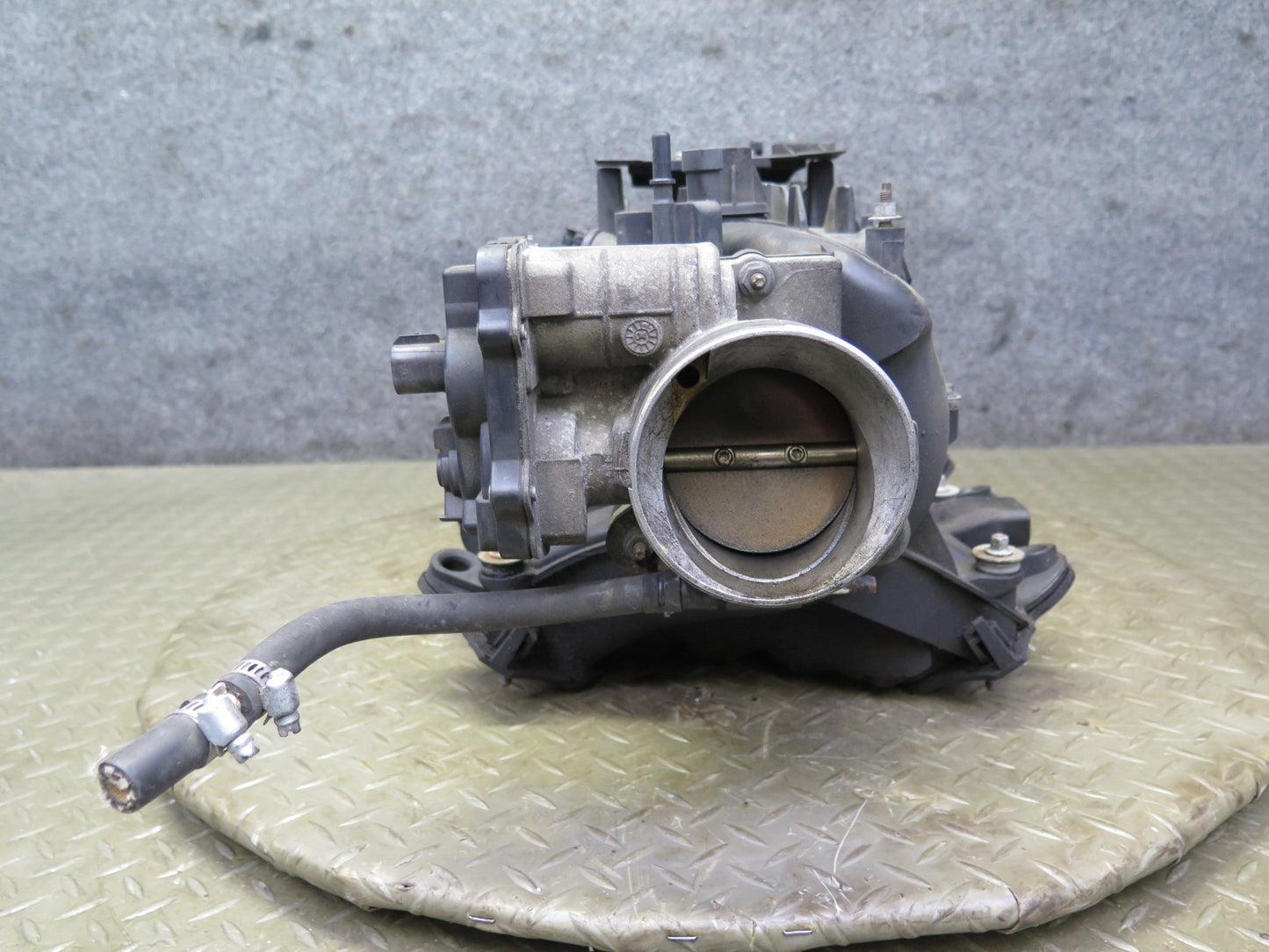 2004-2007 Hummer H2 6.0L V8 Engine Motor Air Intake Manifold W/ Throttle Body
