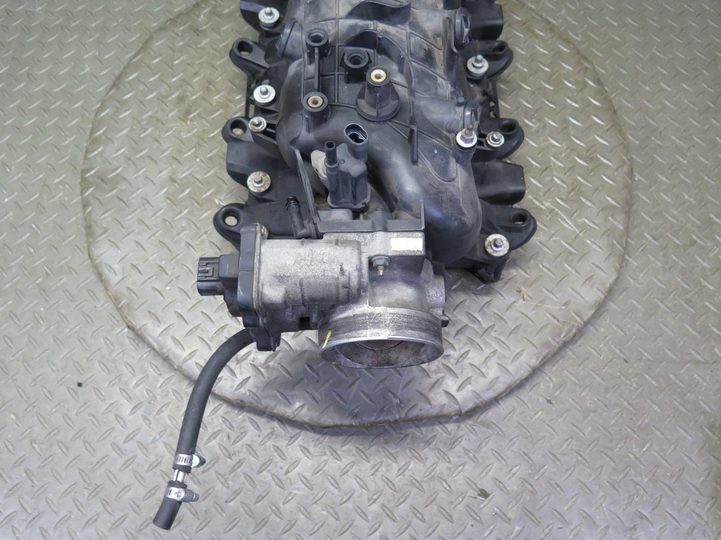 2004-2007 Hummer H2 6.0L V8 Engine Motor Air Intake Manifold W/ Throttle Body