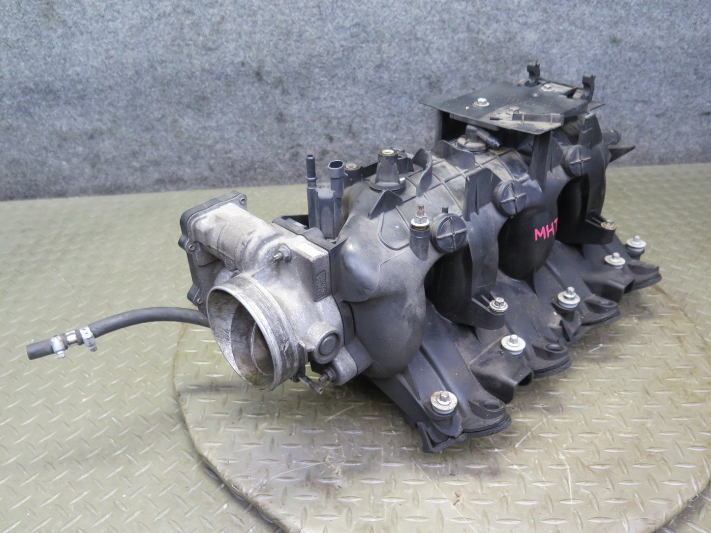 2004-2007 Hummer H2 6.0L V8 Engine Motor Air Intake Manifold W/ Throttle Body