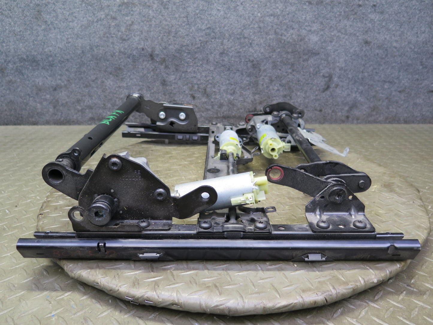 06-12 Bentley Continental Flying Spur Front Right Seat Lower Frame Track Motors