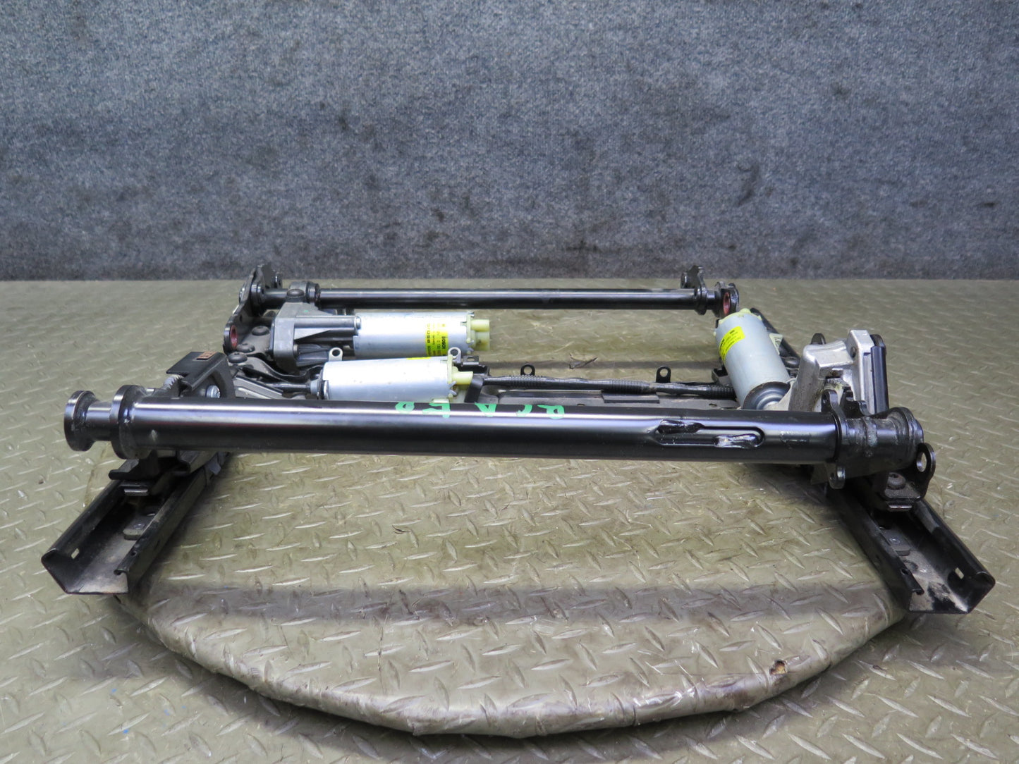 06-12 Bentley Continental Flying Spur Front Right Seat Lower Frame Track Motors