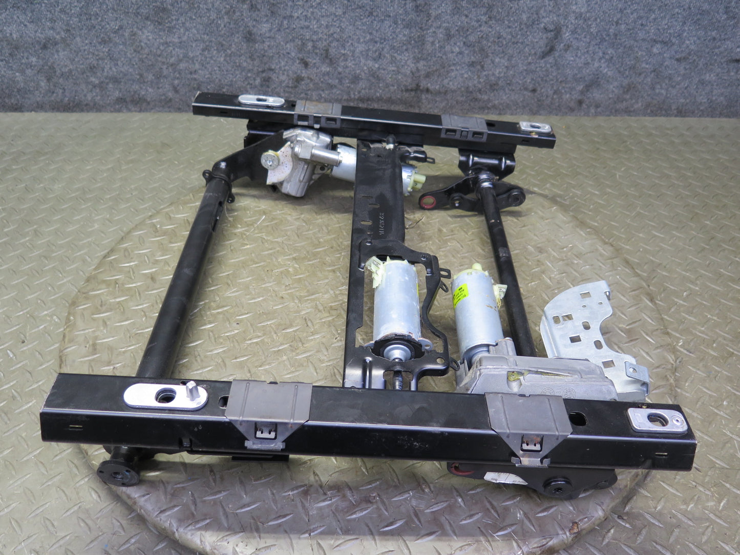 06-12 Bentley Continental Flying Spur Front Right Seat Lower Frame Track Motors