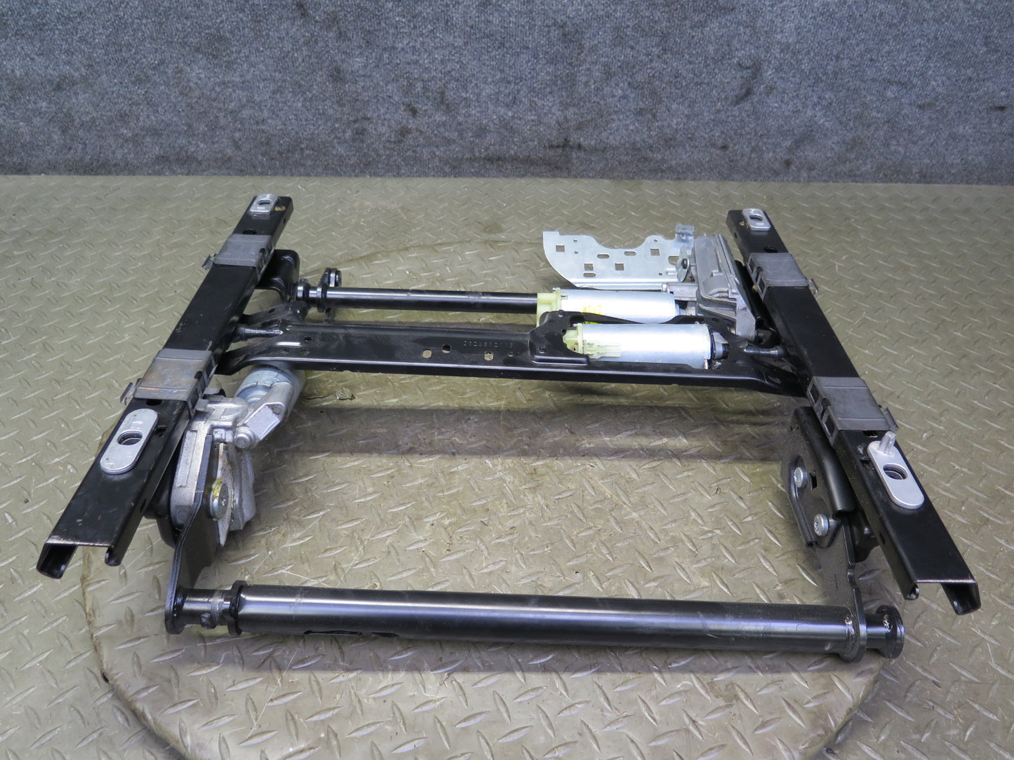 06-12 Bentley Continental Flying Spur Front Right Seat Lower Frame Track Motors