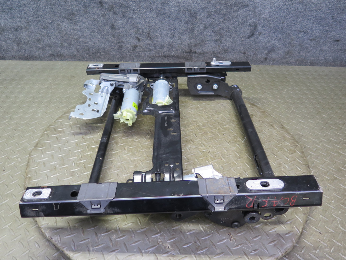 06-12 Bentley Continental Flying Spur Front Right Seat Lower Frame Track Motors