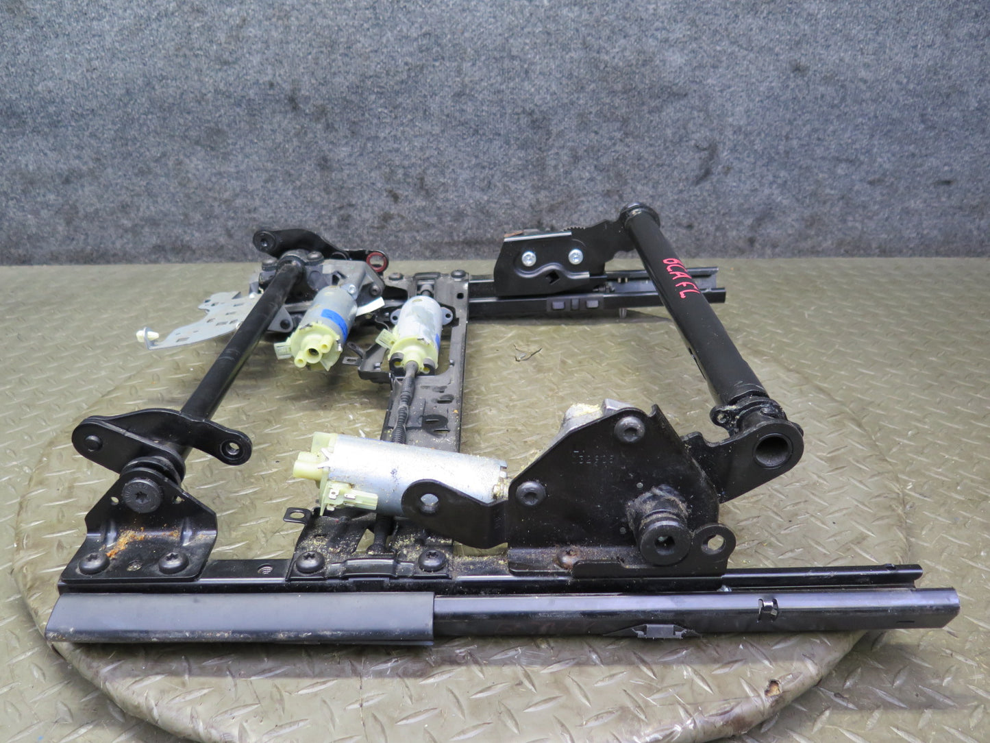 06-12 Bentley Continental Flying Spur Front Left Seat Lower Frame Track w Motors