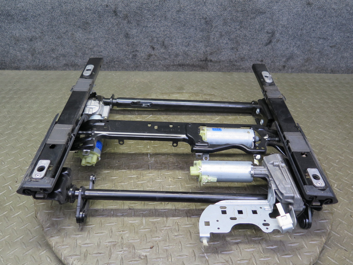 06-12 Bentley Continental Flying Spur Front Left Seat Lower Frame Track w Motors