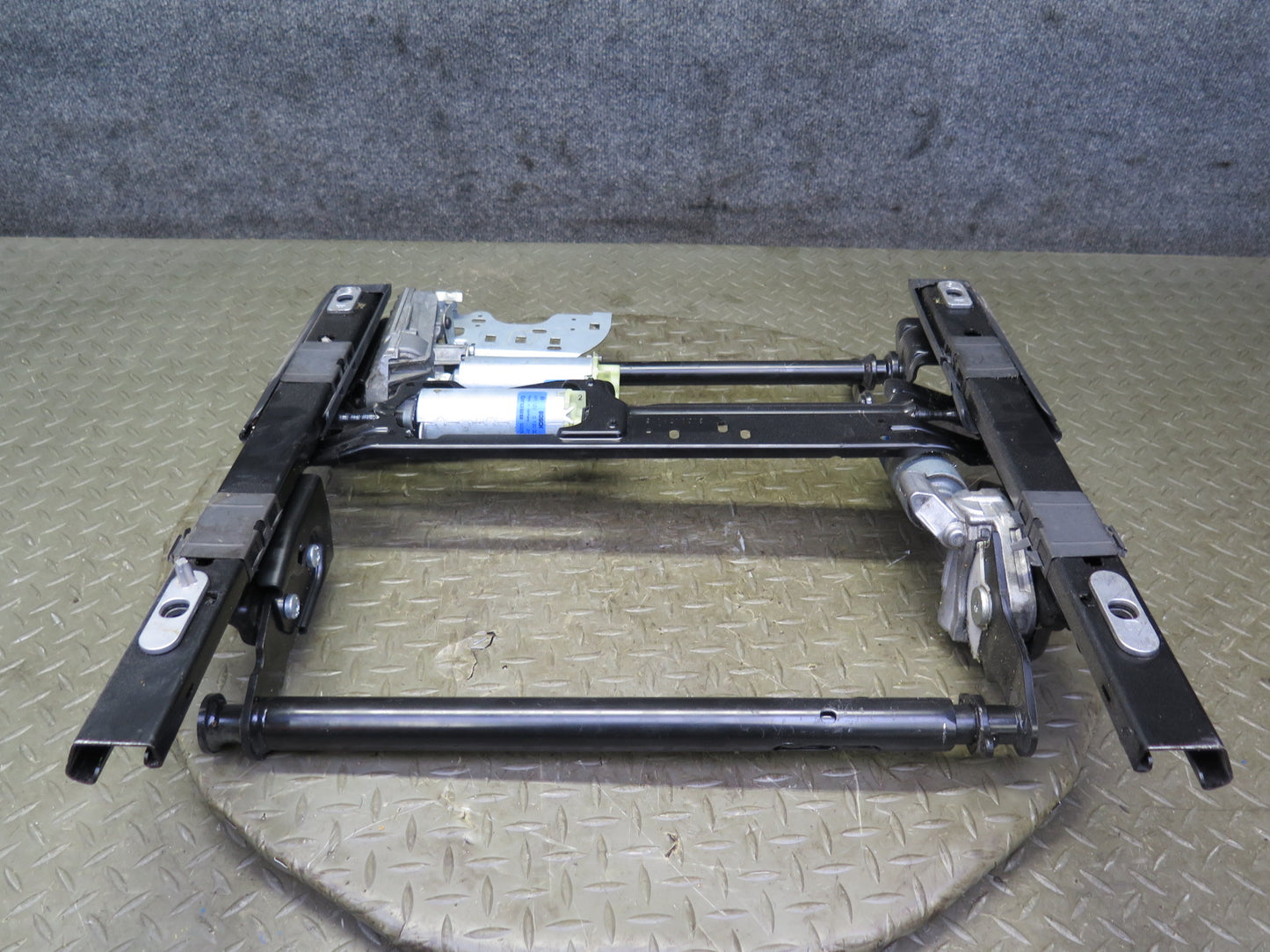 06-12 Bentley Continental Flying Spur Front Left Seat Lower Frame Track w Motors