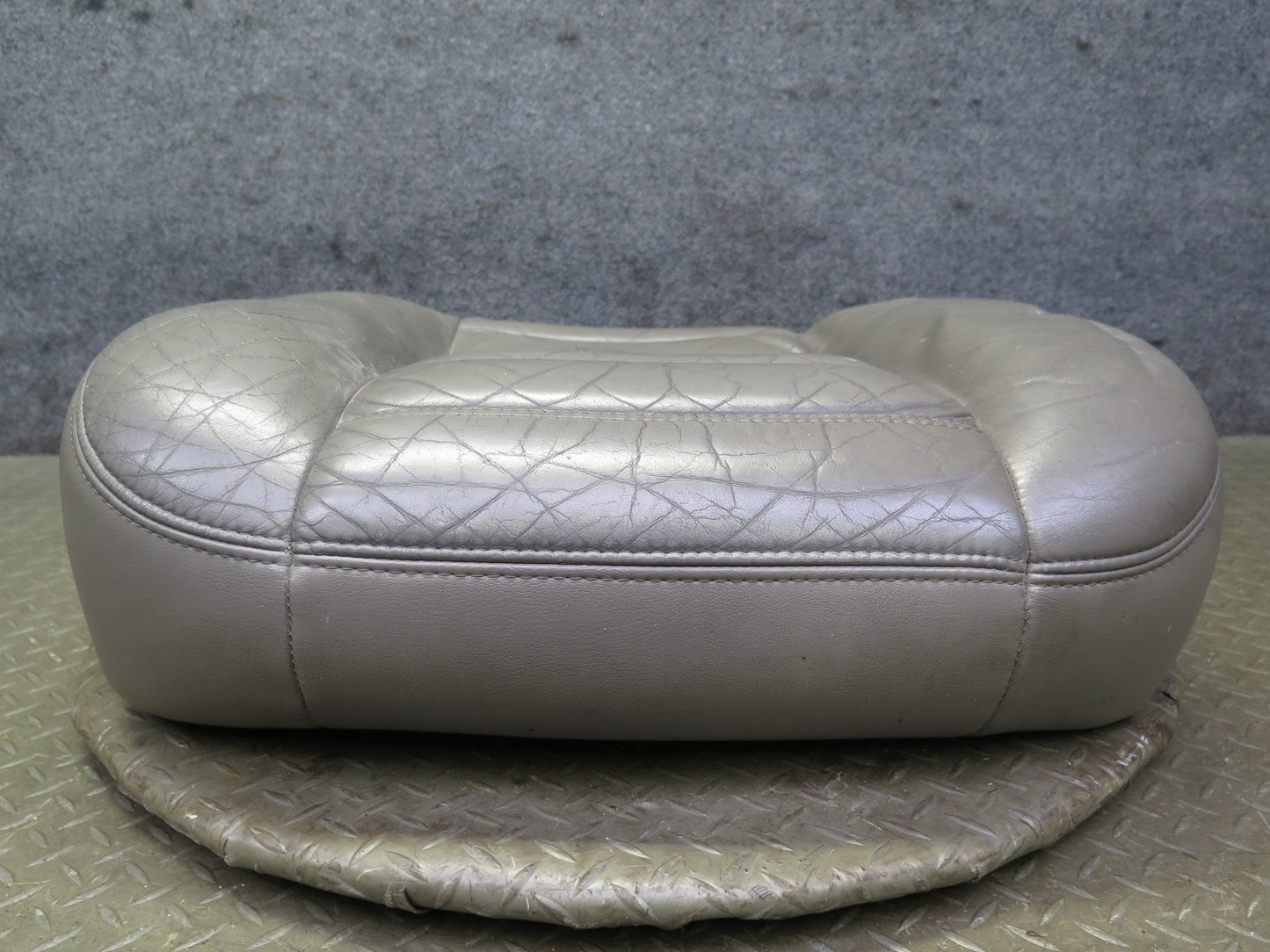 2003-2007 Hummer H2 Front Right Pass Side Seat Lower Cushion Leather W/ Switch