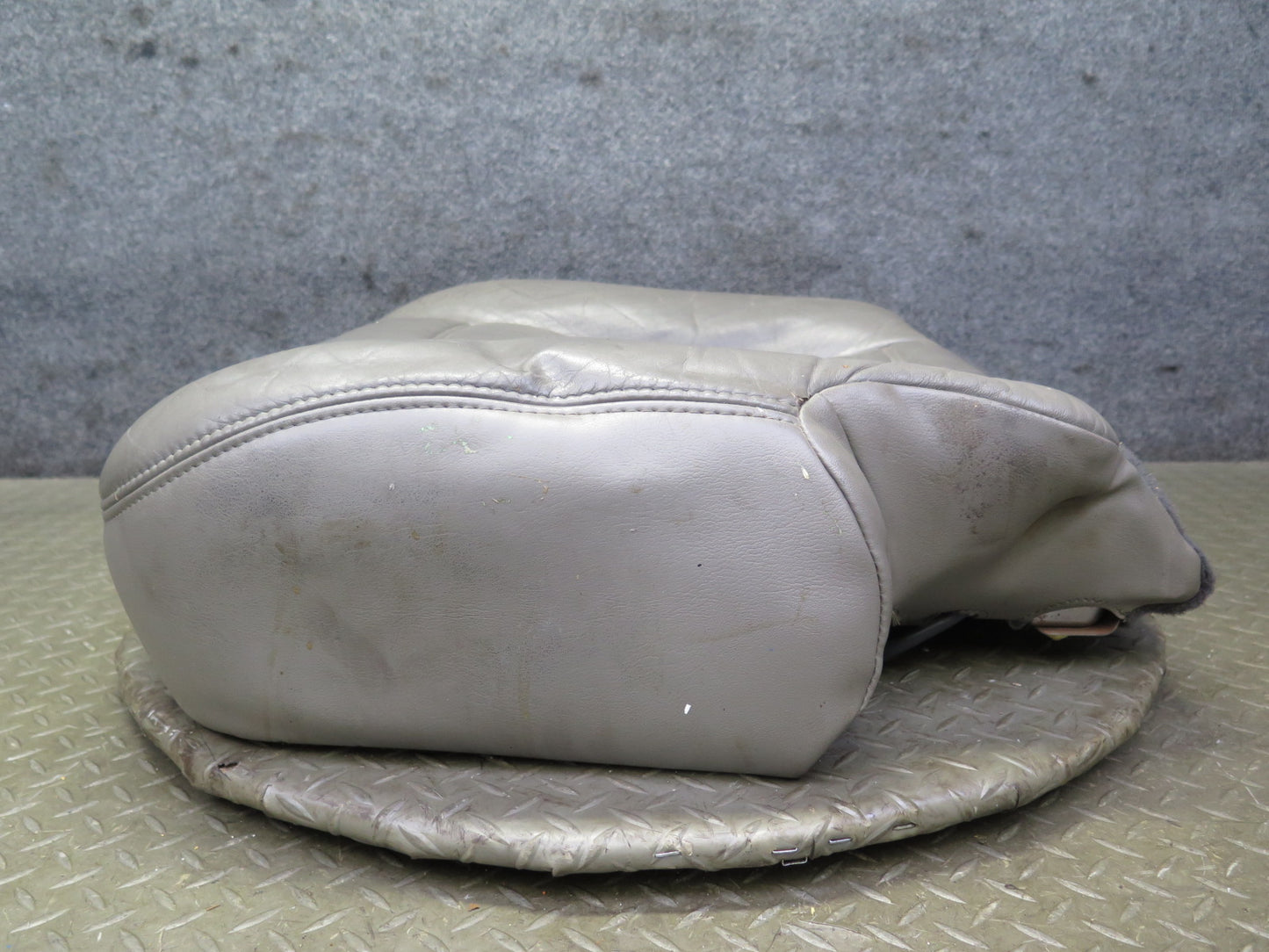 2003-2007 Hummer H2 Front Right Pass Side Seat Lower Cushion Leather W/ Switch