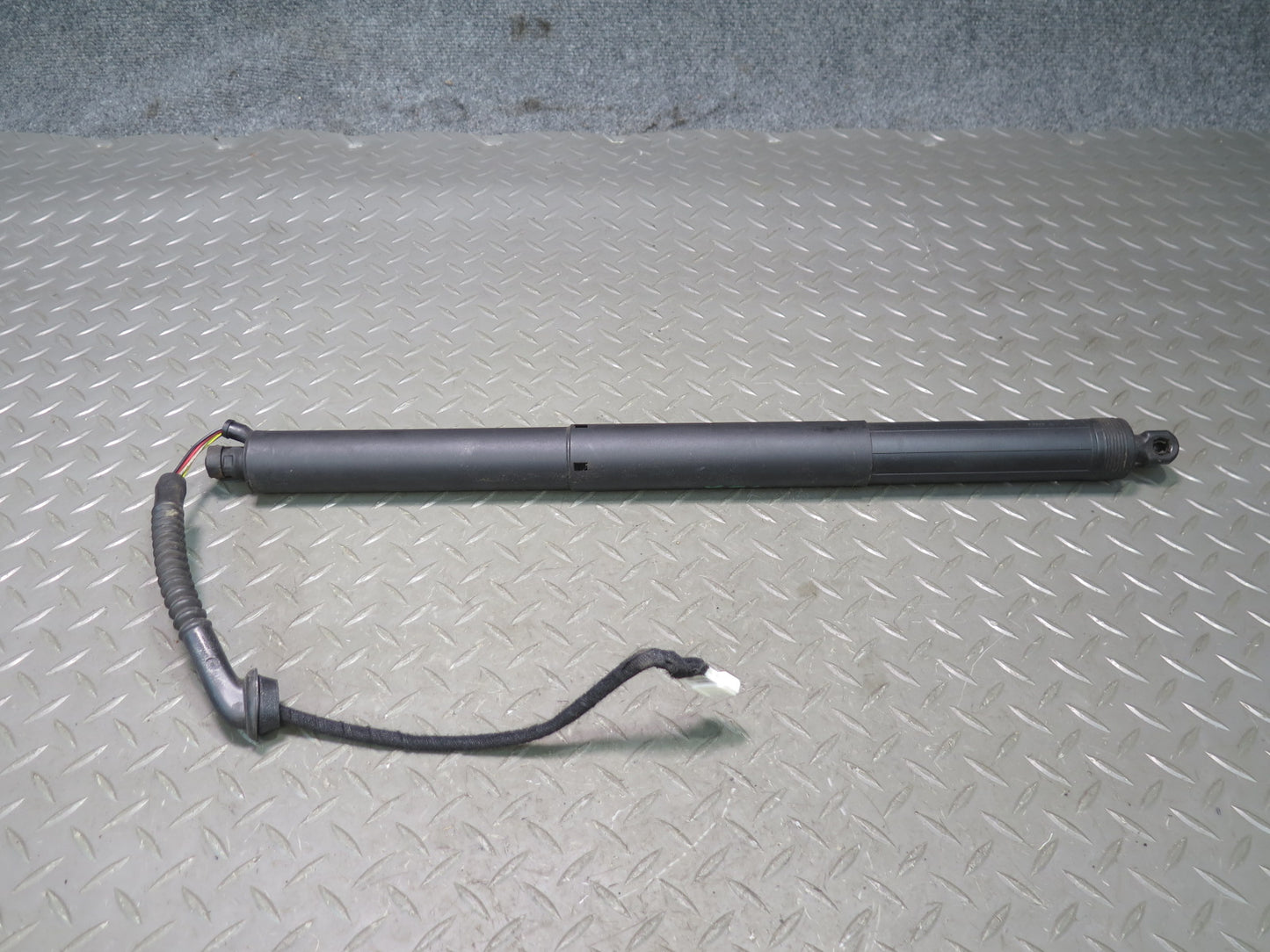 2014-2018 BMW F15 X5 Rear Left & Right Trunk Lid Lift Shock Support Set of 2