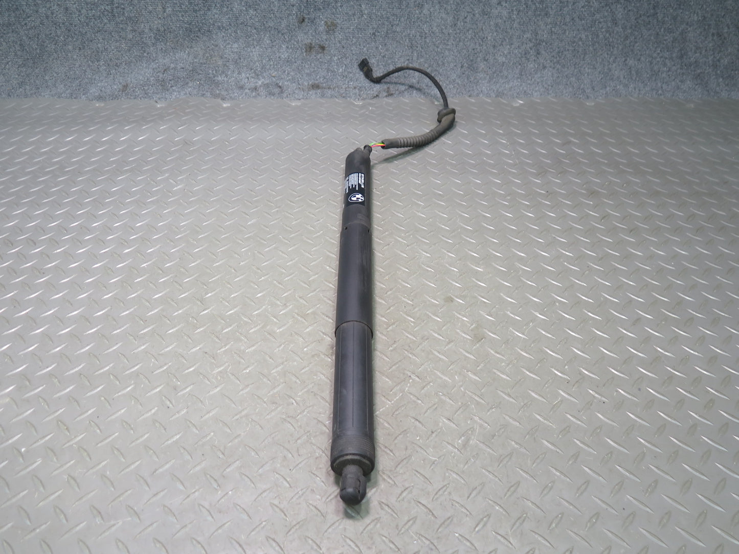 2014-2018 BMW F15 X5 Rear Left & Right Trunk Lid Lift Shock Support Set of 2