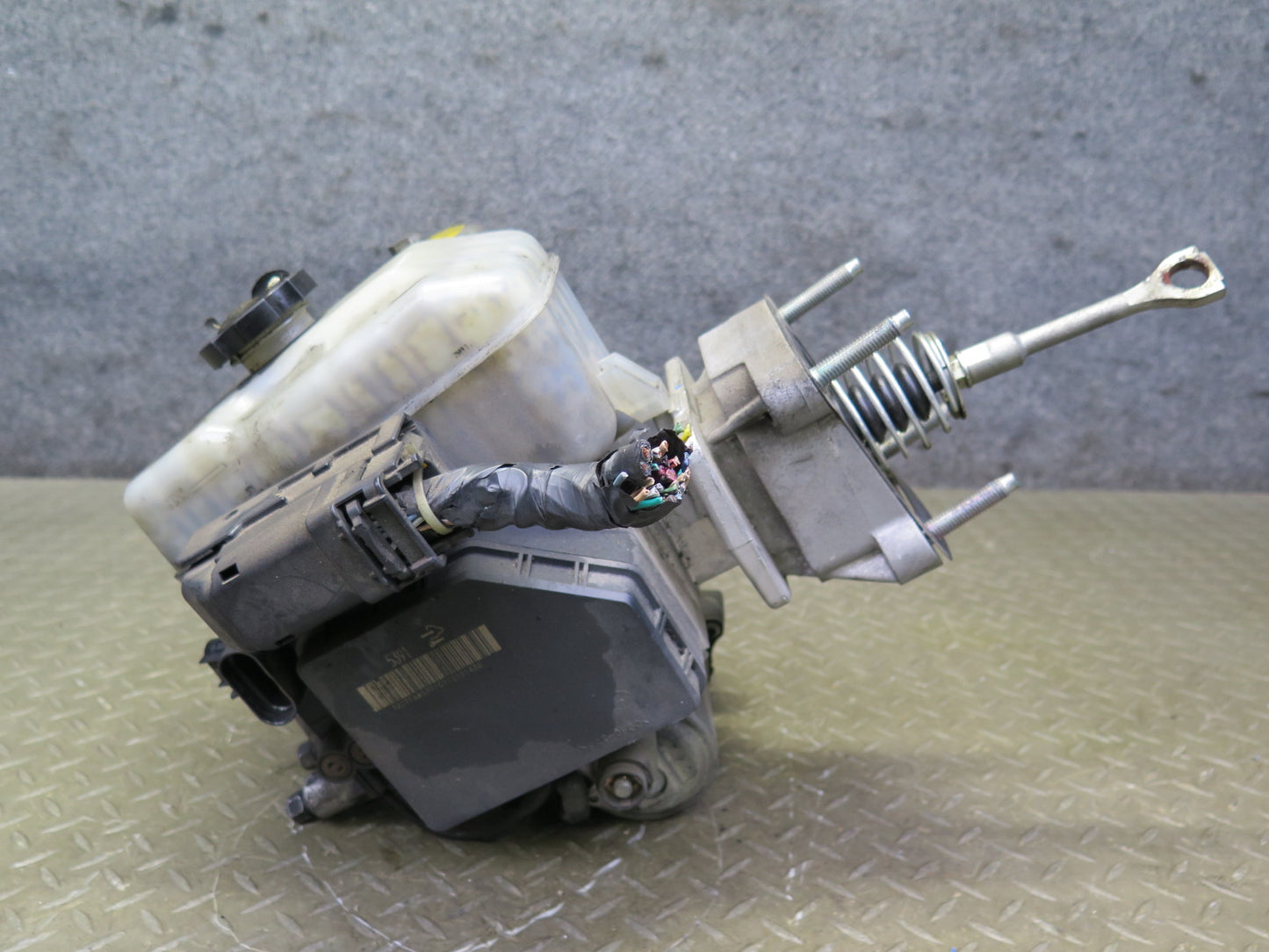 2008-2009 Hummer H2 ABS Anti Lock Brake Master Cylinder Pump Module