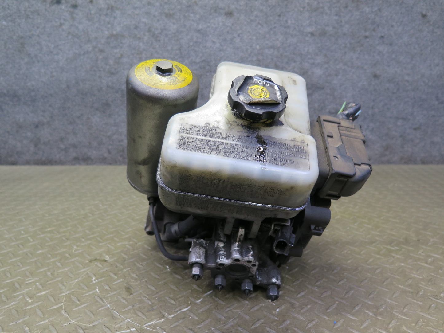 2008-2009 Hummer H2 ABS Anti Lock Brake Master Cylinder Pump Module