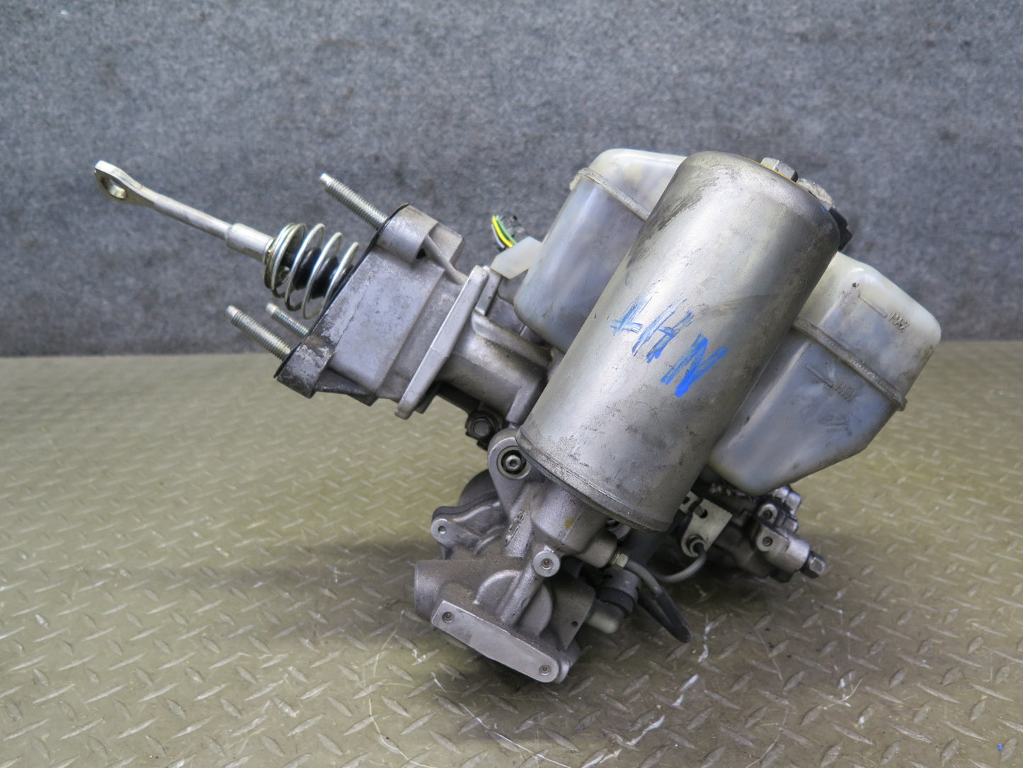 2008-2009 Hummer H2 ABS Anti Lock Brake Master Cylinder Pump Module