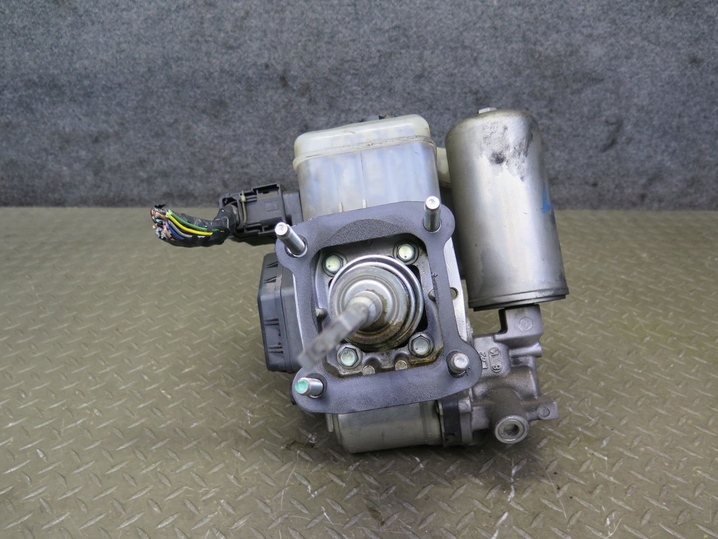 2008-2009 Hummer H2 ABS Anti Lock Brake Master Cylinder Pump Module