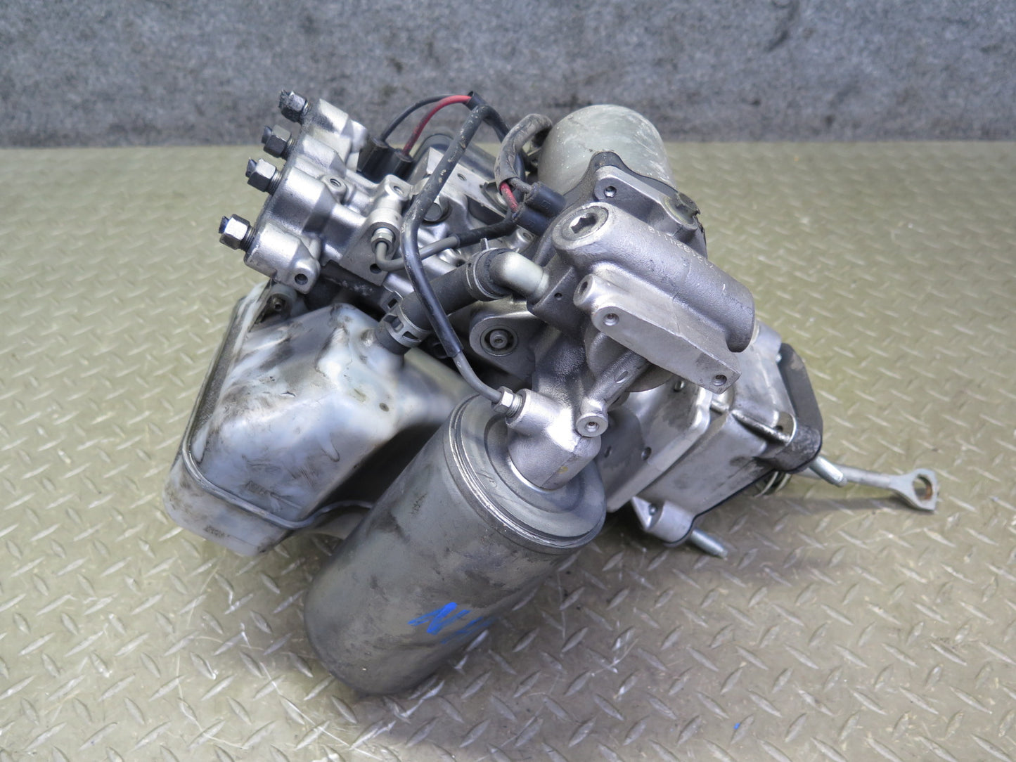 2008-2009 Hummer H2 ABS Anti Lock Brake Master Cylinder Pump Module