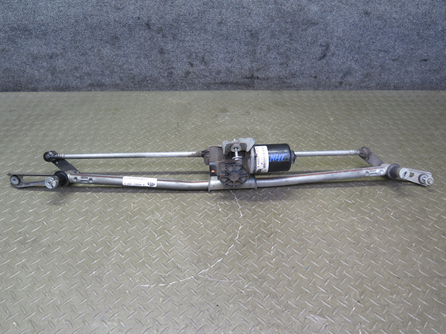 2008-2009 Hummer H2 Windshield Wiper Transmission Linkage W/ Motor