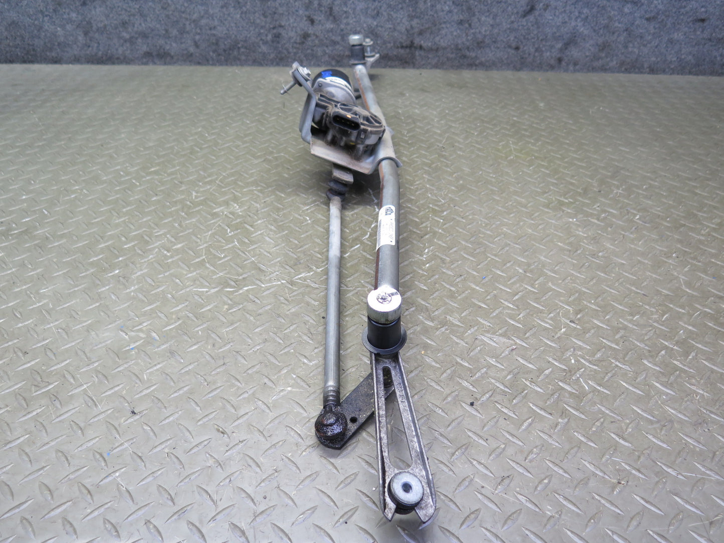 2008-2009 Hummer H2 Windshield Wiper Transmission Linkage W/ Motor